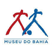 Representação de 2 pessoas jogando futebol. Símbolo em vermelho e azul, com o fundo branco, representando as cores do Esporte Clube Bahia