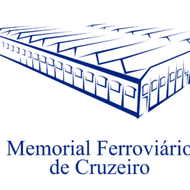 Logotipo do Memorial Ferroviário de Cruzeiro com o formato vazado da perspectiva da edificação do antigo armazém ferroviário, datado de 1923, que apresenta arquitetura industrial da época. Abaixo o nome do local
