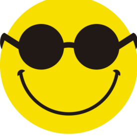Smile amarelo sorridente com óculos escuros pretos