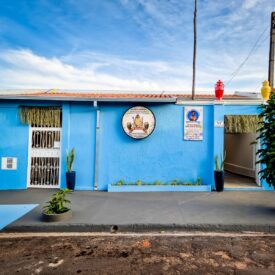 Associação Templo Cultural Social e Religioso Ilê Asé Oxum Obaluayê Ogum de Cafelândia/SP, que foi fundada no dia 25 de fevereiro de 2000 por TAATA NGANGA NkONGUANDE (Josué José de Oliveira), Sacerdote de Território de Cultura de Povos e Comunidades Tradicionais de Terreiro de Matriz Africana. Somos povos de tradicionalidade através do Candomblé, cultuando sempre nossos antepassados. Nossa Associação vem articulando políticas públicas que instituam um desenvolvimento sustentável e de inclusão social no combate contra o racismo, intolerância religiosa e todas as demais desigualdades. Realizamos ações e projetos culturais/sociais como doação de roupas e alimentos para famílias em estado de necessidade, oficinas de formação sobre a cultura africana, costura criativa, teatro/contação de histórias, gastronomia tradicional, atividades artísticas, artesanato, exposições e palestras, além é claro de todas as festividades tradicionais do povo de terreiro. Possuímos uma Biblioteca Comunitária, a Biblioteca Josué de Ogum - Ponto de Leitura. Nossa Associação atualmente foi reconhecida pelo MINC (Ministério de Cultura) como PONTO DE CULTURA e pelo IBRAM (Instituto Brasileiro de Museus) como PONTO DE MEMÓRIA. Acreditamos na educação e na cultura como ferramentas de transformação social. Por isso trabalhamos sempre na realização de varias ações culturais para o acesso livre da população, sobretudo a comunidade periférica, promovendo com muito respeito toda a grandiosidade da Cultura de Povos e Comunidades Tradicionais de Terreiro de Matriz Africana.