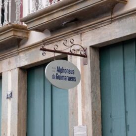 Atualmente, o Museu Casa Alphonsus de Guimaraens exibe a exposição de longa duração intitulada Alphonsus de Guimaraens, Poeta do Luar, com ênfase na produção literária do escritor, suas relações familiares e com a cidade de Mariana.