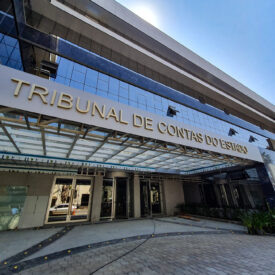 Foto da entrada da Sete do Tribunal de Contas, onde encontra-se o seu Memorial.