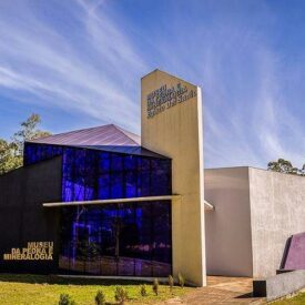 Museu da Pedra e Mineralogia Egisto Dal Santo, é um espaço de acolhimento, conhecimento, identidade e valorização do patrimônio mineral gaúcho. o museu desenvolve atividades expositivas, culturais, educativas, científicas e de pesquisa, fortalecendo sua atuação como portal da memória, da hospitalidade e do turismo regional.,
