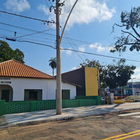 Localizado na casa de Zacarias Mourão, na rua João Pessoa, centro, o MAHC recebe diariamente visitantes, turistas, alunos de escolas e universidades e, demais pessoas que querem conhecer um pouco mais do acervo e da história de Coxim. O Museu Arqueológico e Histórico de Coxim – MAHC, foi instituído visando a pesquisa e preservação do patrimônio cultural de Coxim, como espaço de integração social e cultural