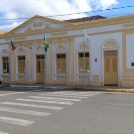O Museu Municipal Lanceiros do Sul - MMLS, criado em 15 de julho de 1970, através da Lei Municipal nº 12, tem por objetivo proporcionar ao público visitante, a representação da história da cidade de Caçapava do Sul/RS.