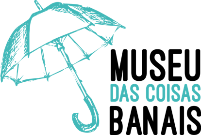 O Museu das Coisas Banais (MCB) é um projeto de extensão, vinculado ao Departamento de Museologia, Conservação e Restauro, do Instituto de Ciências Humanas da Universidade Federal de Pelotas. Criado em 2014, visa, através da criação de um Museu no ciberespaço, preservar e compartilhar as memórias de toda e qualquer pessoa, por meio de seus objetos biográficos, objetos esses que, acompanham a vida dos sujeitos e adquirem valor afetivo. O principal objetivo do MCB é discutir esses objetos, muitas vezes considerados banais, como portadores de memória e passíveis de tornarem-se objetos museológicos.