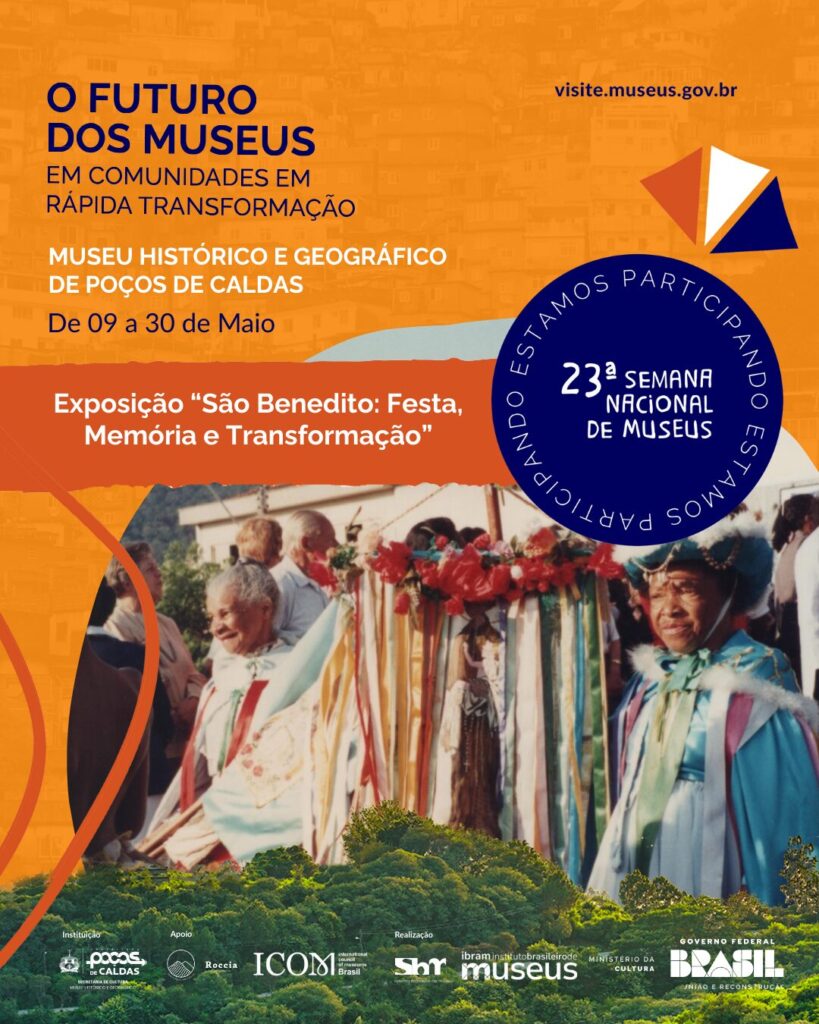 Fiéis devidamente caracterizados na procissão de São Benedito