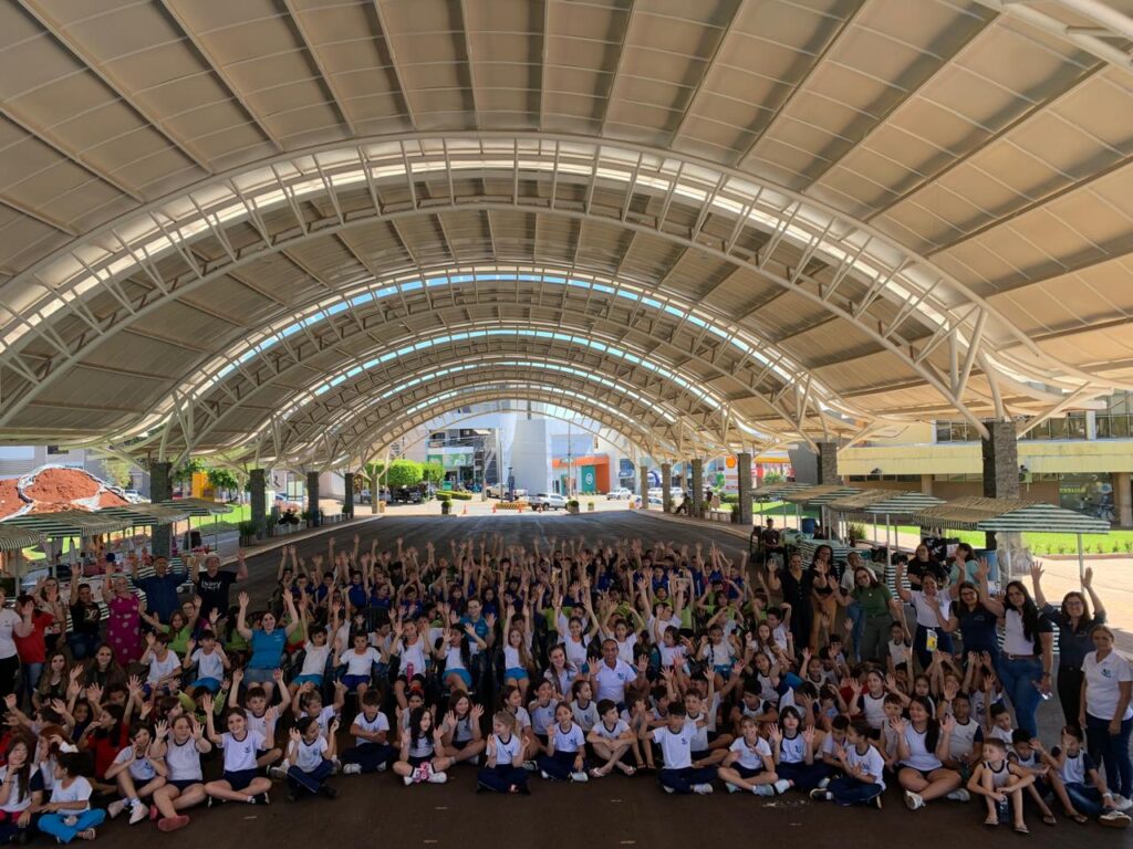 ALUNOS DAS ESCOLAS MUNICIPAIS OSÓRIO, VITORINO BARBIERO, GERALDO CALDANI E JOSÉ FRANCISCO NA 19ª PRIMAVERA DOS MUSEUS.
