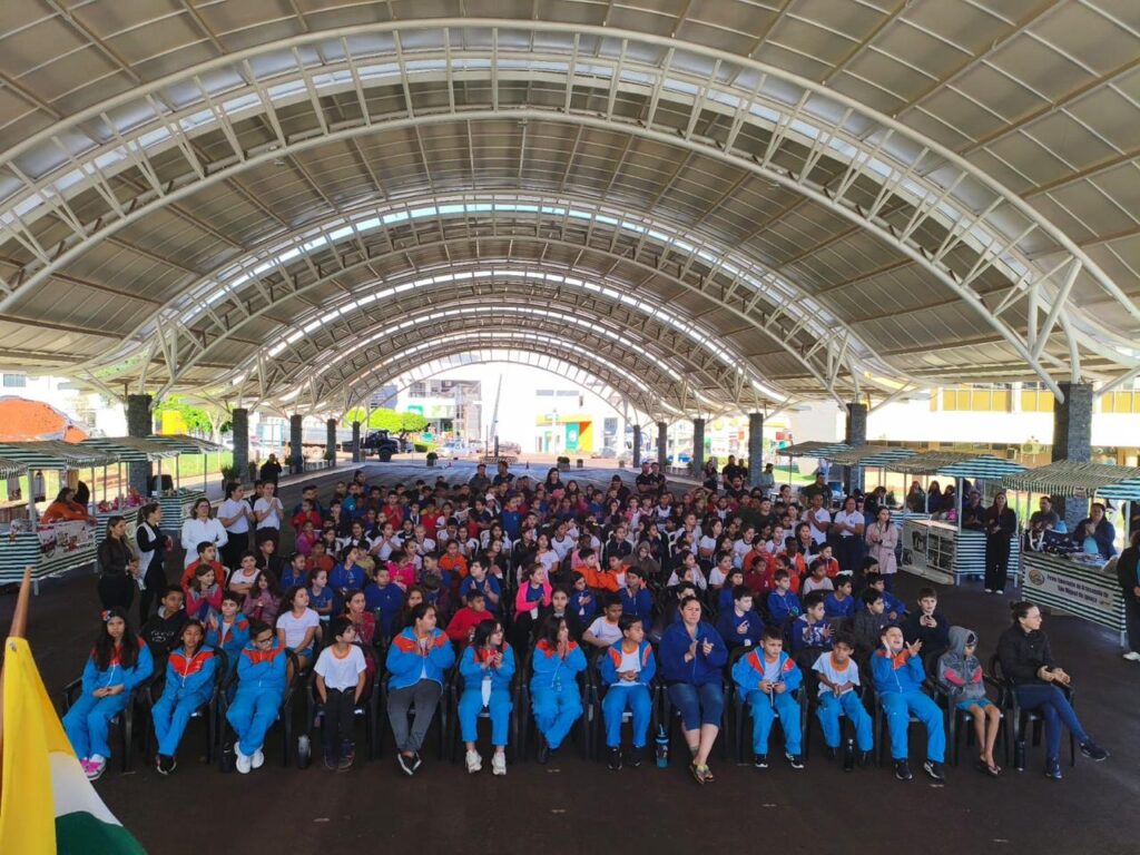ALUNOS DAS ESCOLAS MUNICIPAIS VITORINO BARBIERO, GERALDO CALDANI, JOSÉ FRANCISCO E, ALUNOS DO CAIA PRESENTES NA 19ª PRIMAVERA DOS MUSEUS.