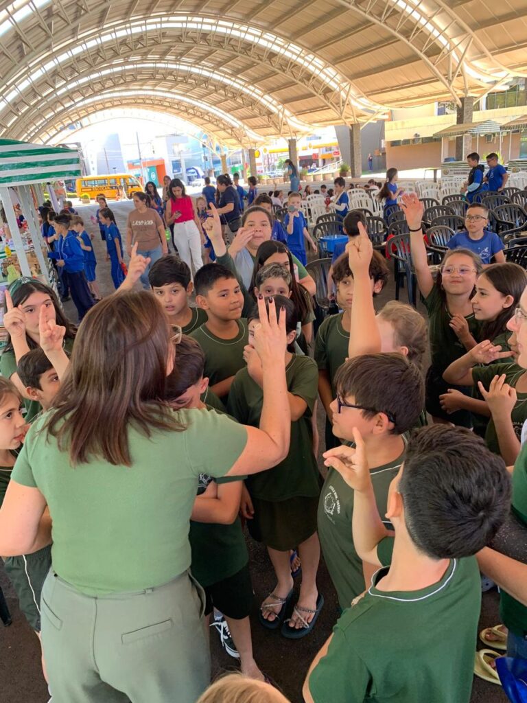 ALUNOS DA ESCOLA MUNICIPAL OSÓRIO INTERAGINDO NA 19ª PRIMAVERA DOS MUSEUS.