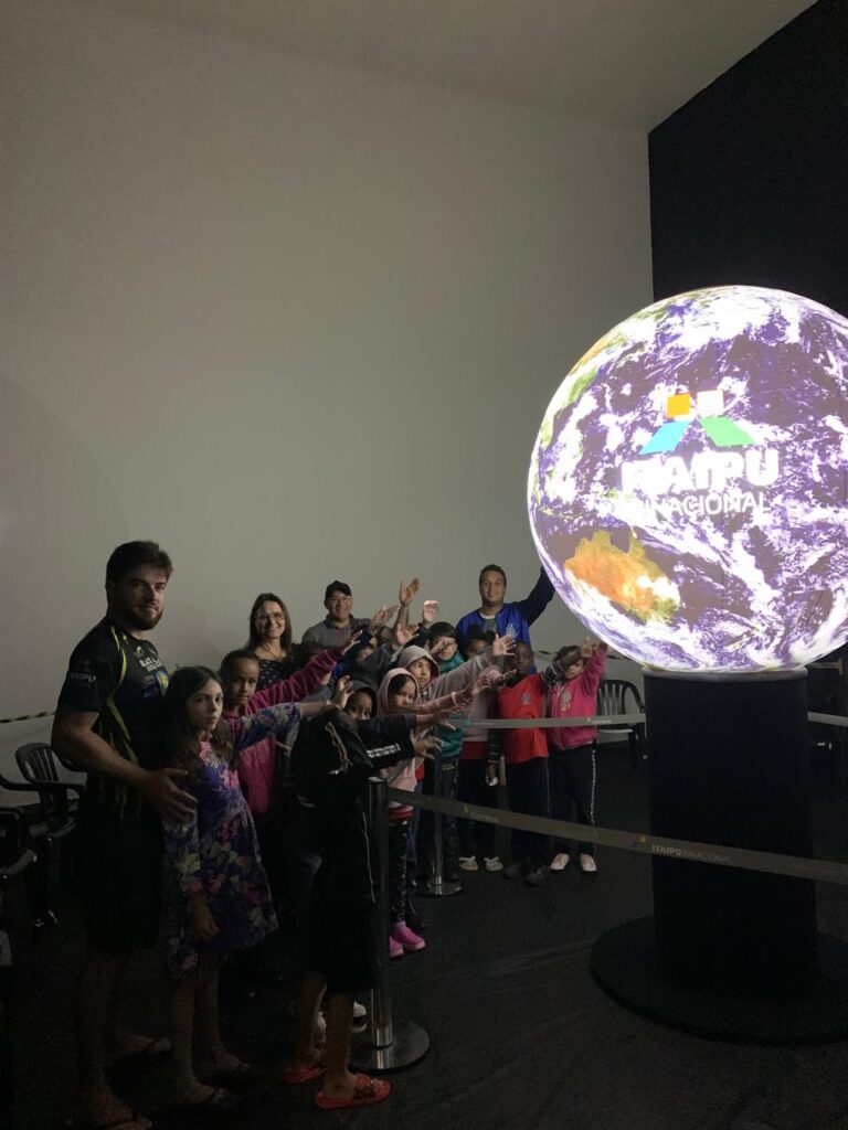 Ciência na Esfera - alunos do CAIA