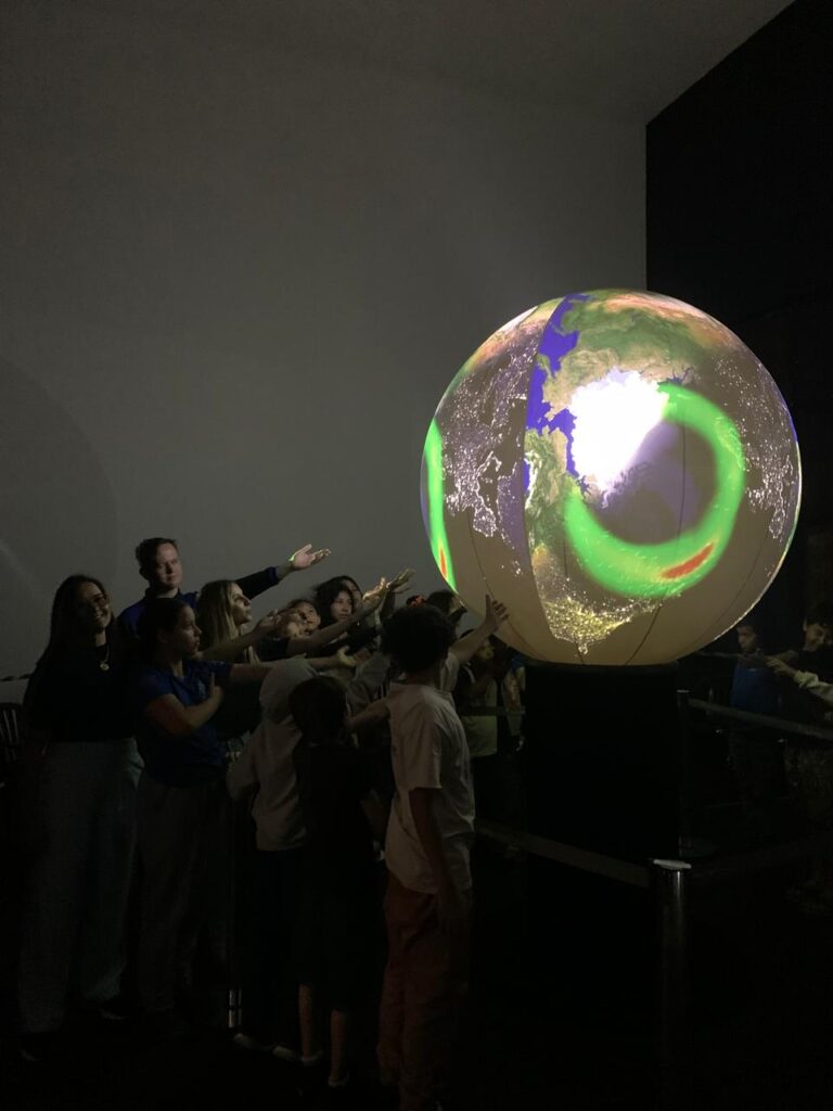 Ciência na Esfera - alunos do CAIA