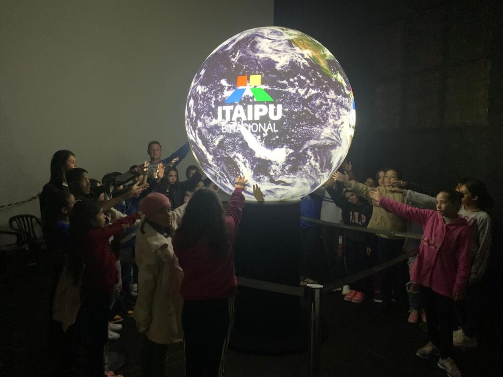 Ciência na Esfera - alunos do CAIA