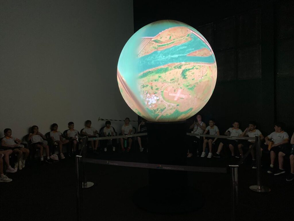 Ciência na Esfera - alunos do Colégio Educação Ativa