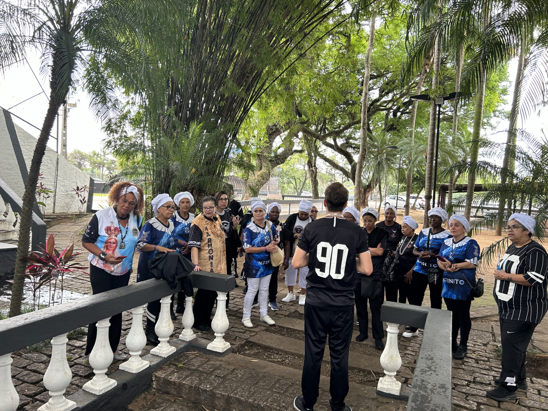 Visita no Parque São Jorge com a ala de baianas da Gaviões da Fiel